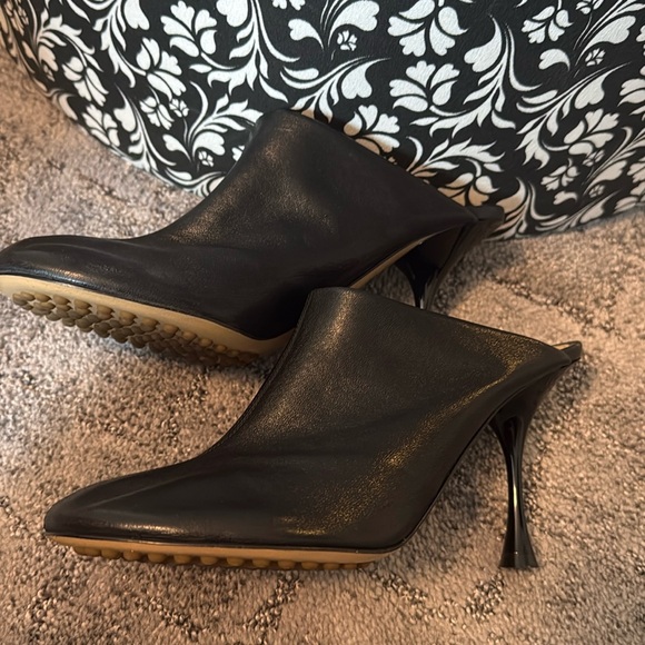Bottega‎ Veneta Mules - Picture 1 of 6